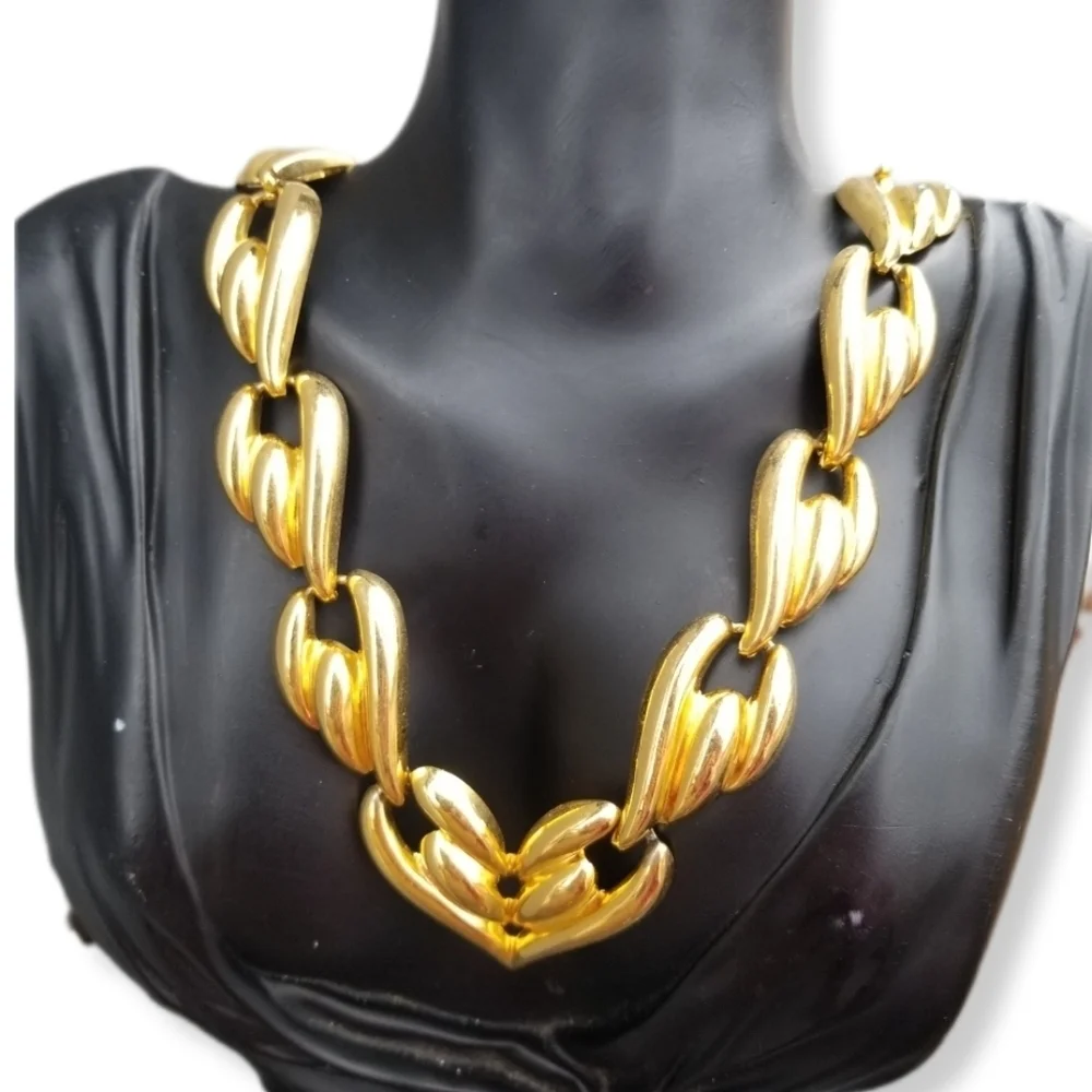 VINTAGE GOLDTONE WINGED HEART STATEMENT NECKLACE & EARRINGS SET